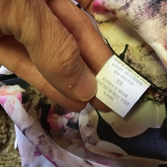 Charlotte Russe Flotal peplum top - Picture 6 of 9